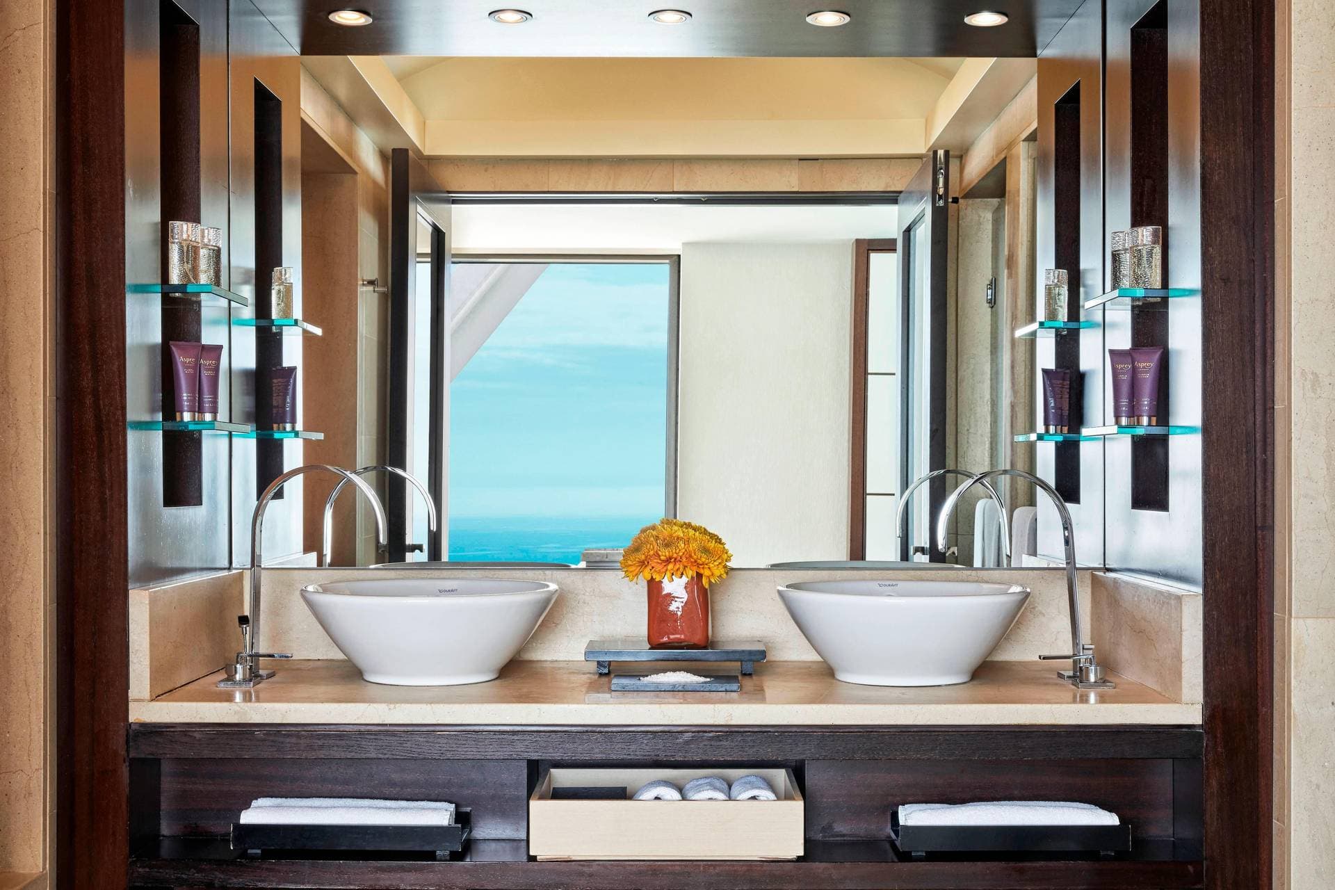 Hotel Arts  33