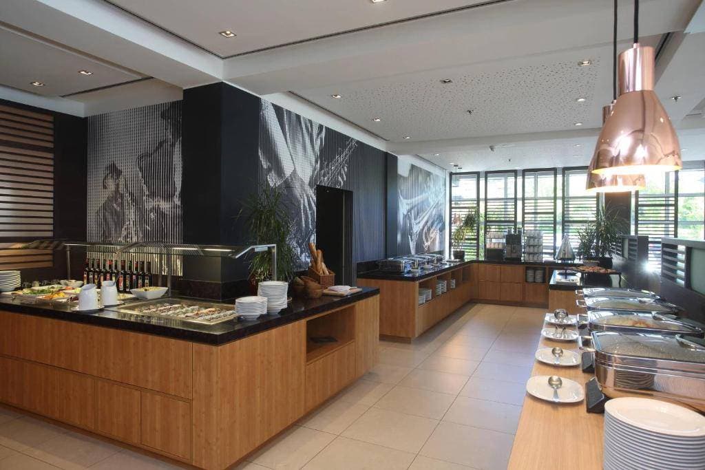 Courtyard by Marriott Wiesbaden-Nordenstadt 12