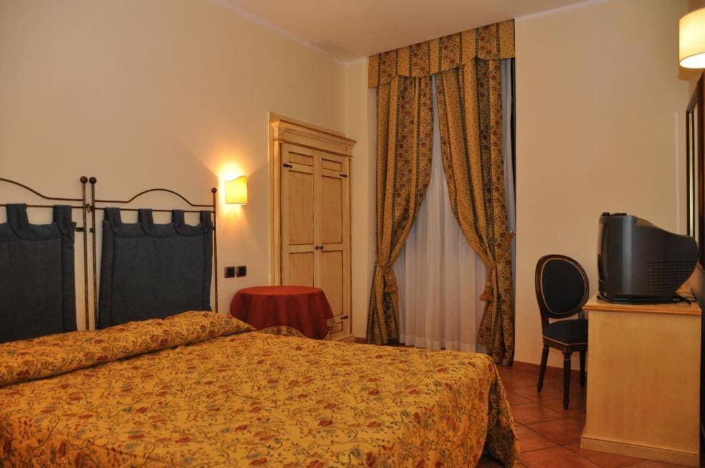 Hotel Urbano V 22