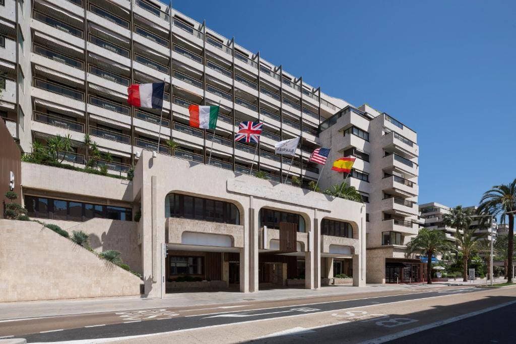 L'Hôtel Barrière Le Gray d'Albion Cannes 1