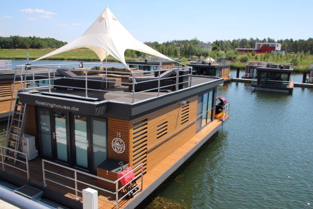 Hausboote am Bärwalder See 8