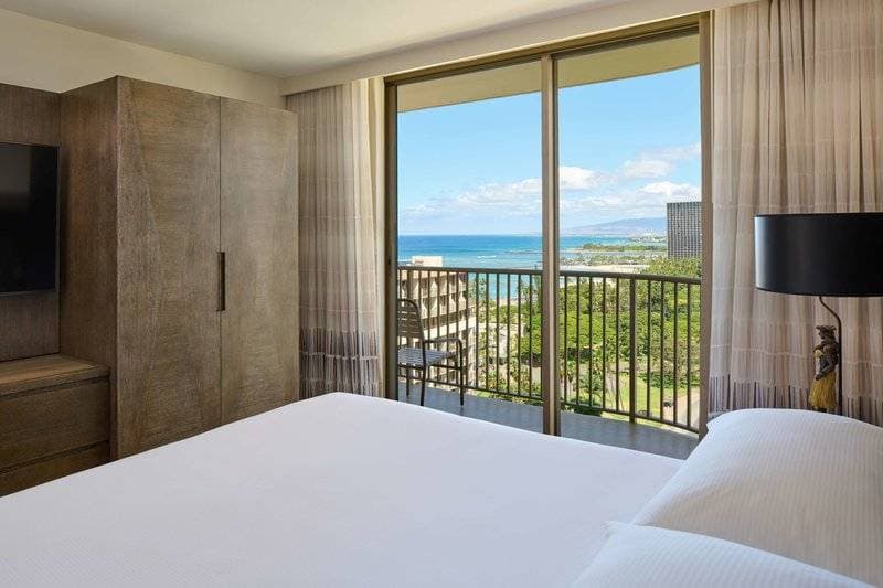 Embassy Suites Waikiki Beach Walk 34