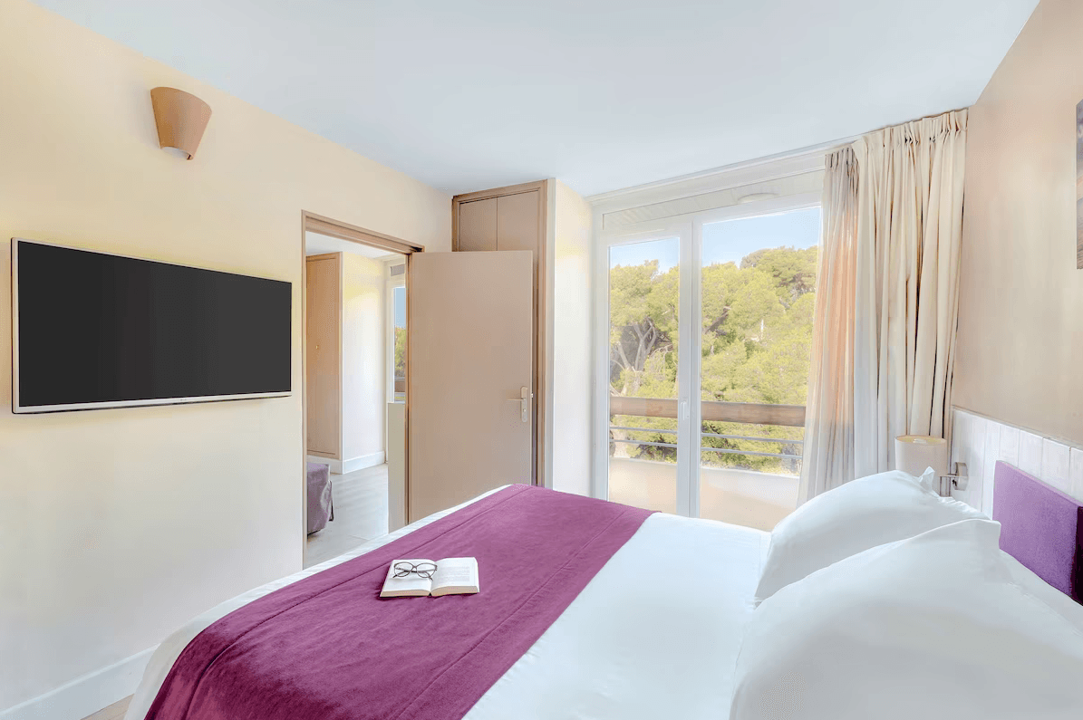 Best Western Plus La Rade 11