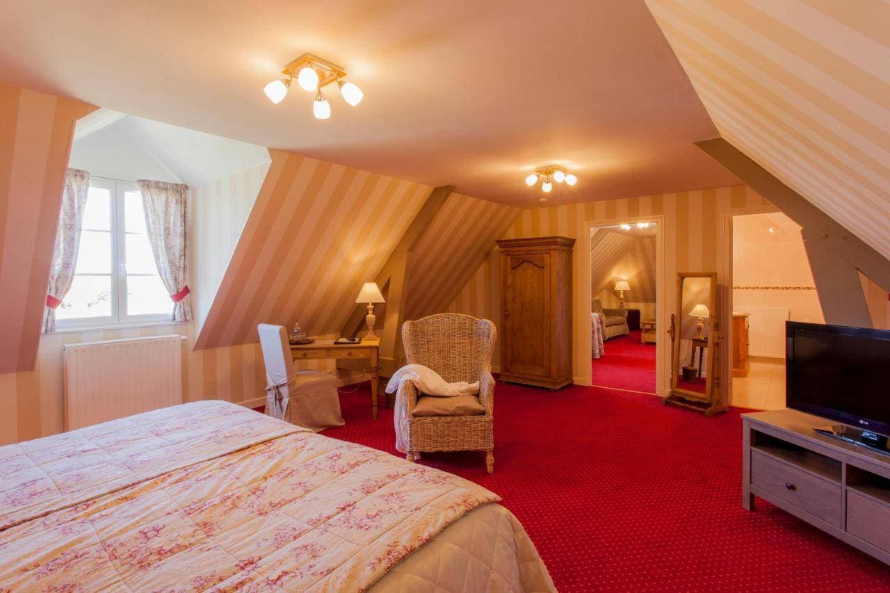 L'Hôtel Le Fleuray 16