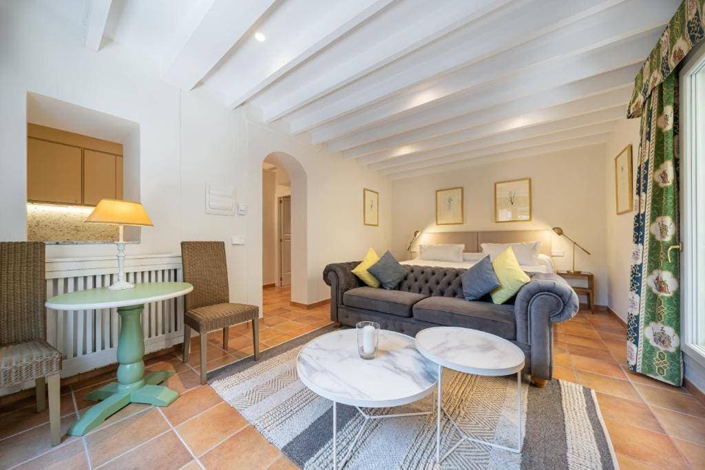 Rondaia Luxury Suites & Villas 10