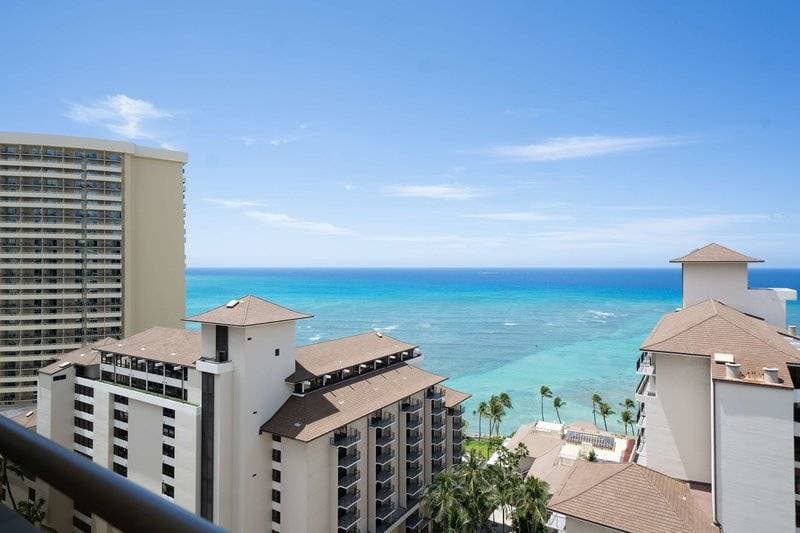 Embassy Suites Waikiki Beach Walk 19