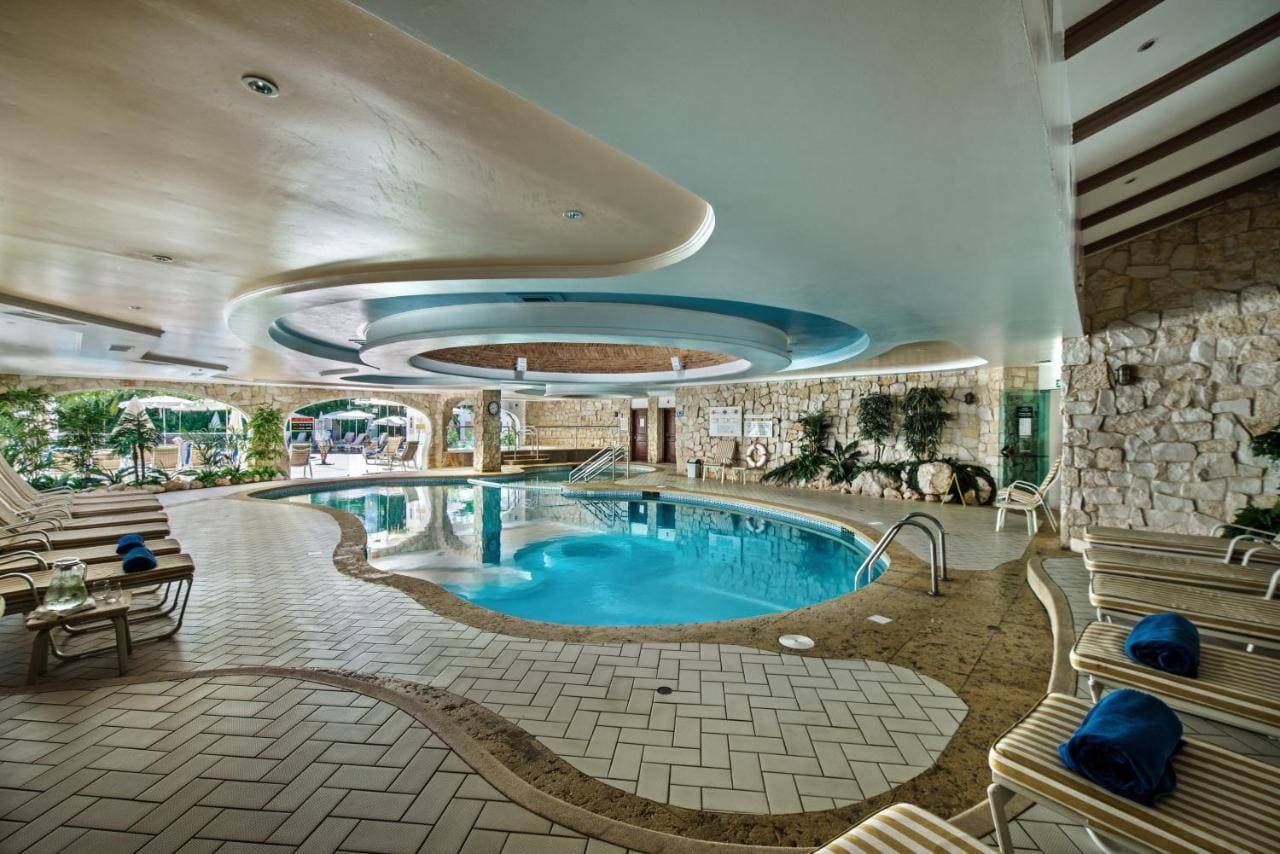 Four Seasons Country Club 18