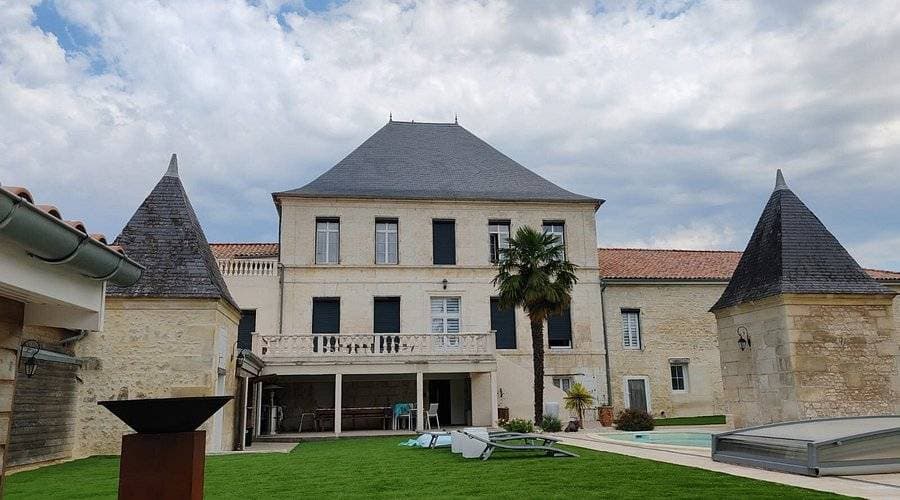 Hôtel Domaine de Roullet 1