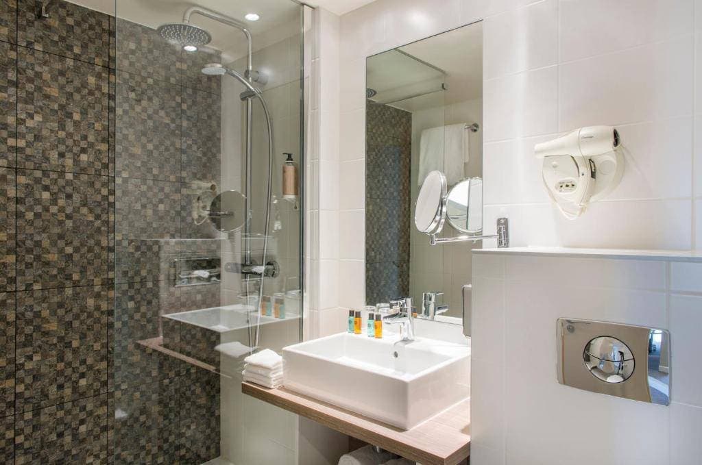 Best Western Plus Paris Saclay 23