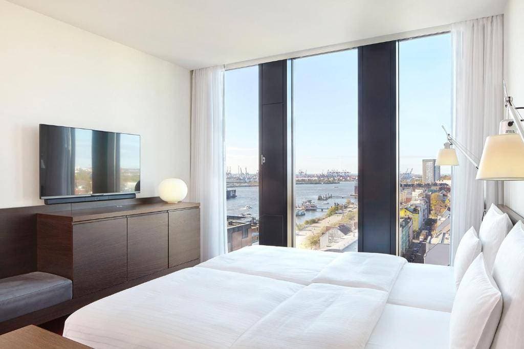 Empire Riverside Hotel 8