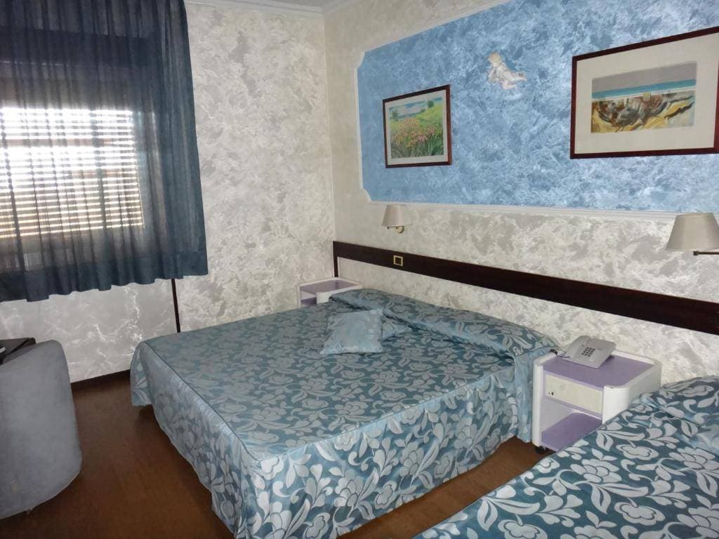 Benny Hotel 15