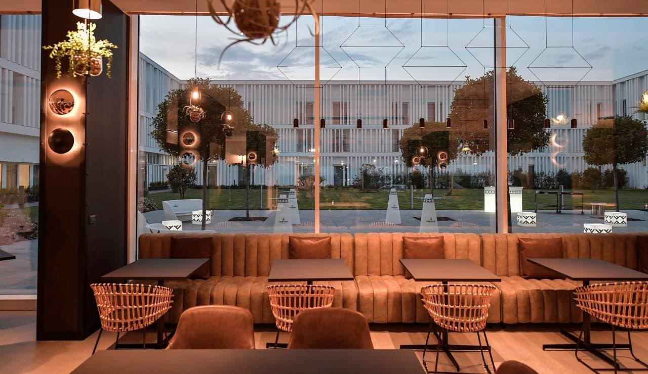 J Hotel 7