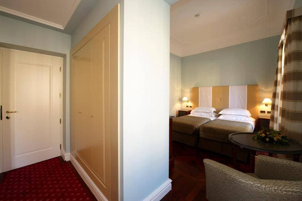 Grand Hotel Piazza Borsa 16