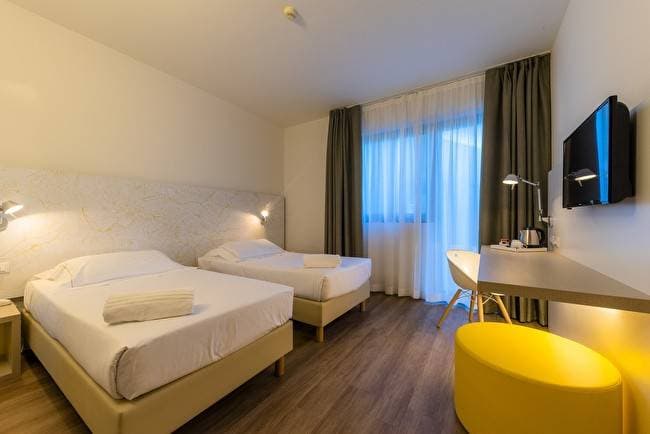 Airport Hotel Meeting Center 10