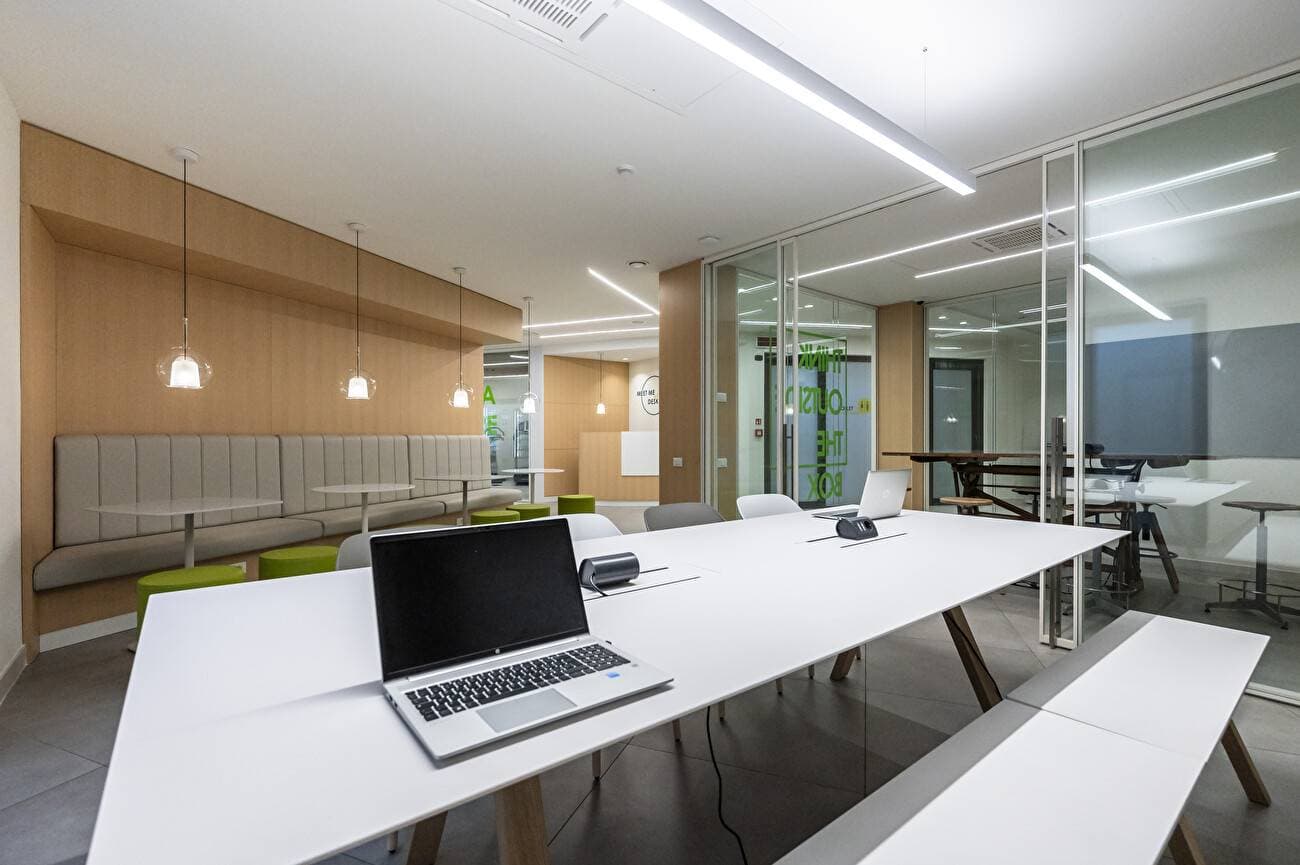 Airport Hotel Meeting Center 17