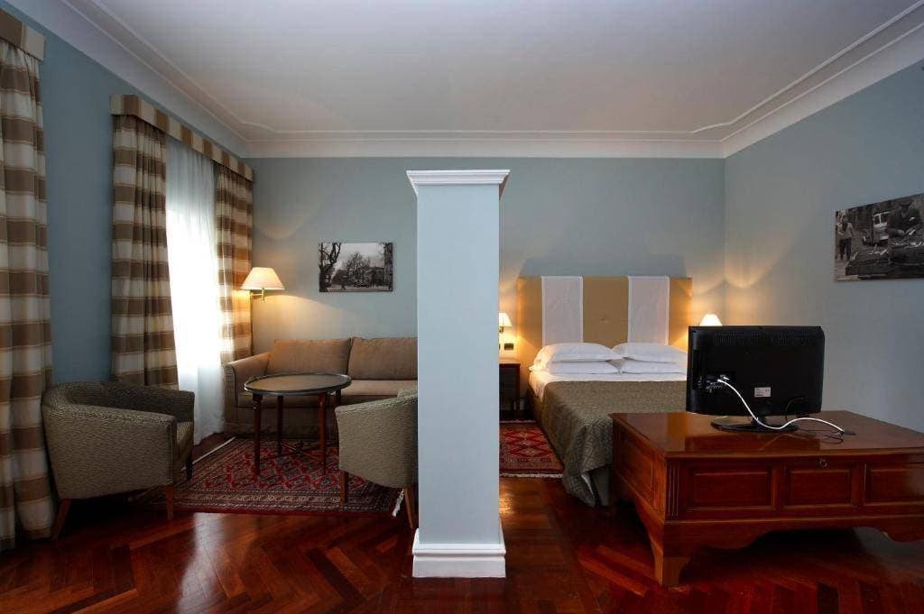 Grand Hotel Piazza Borsa 18