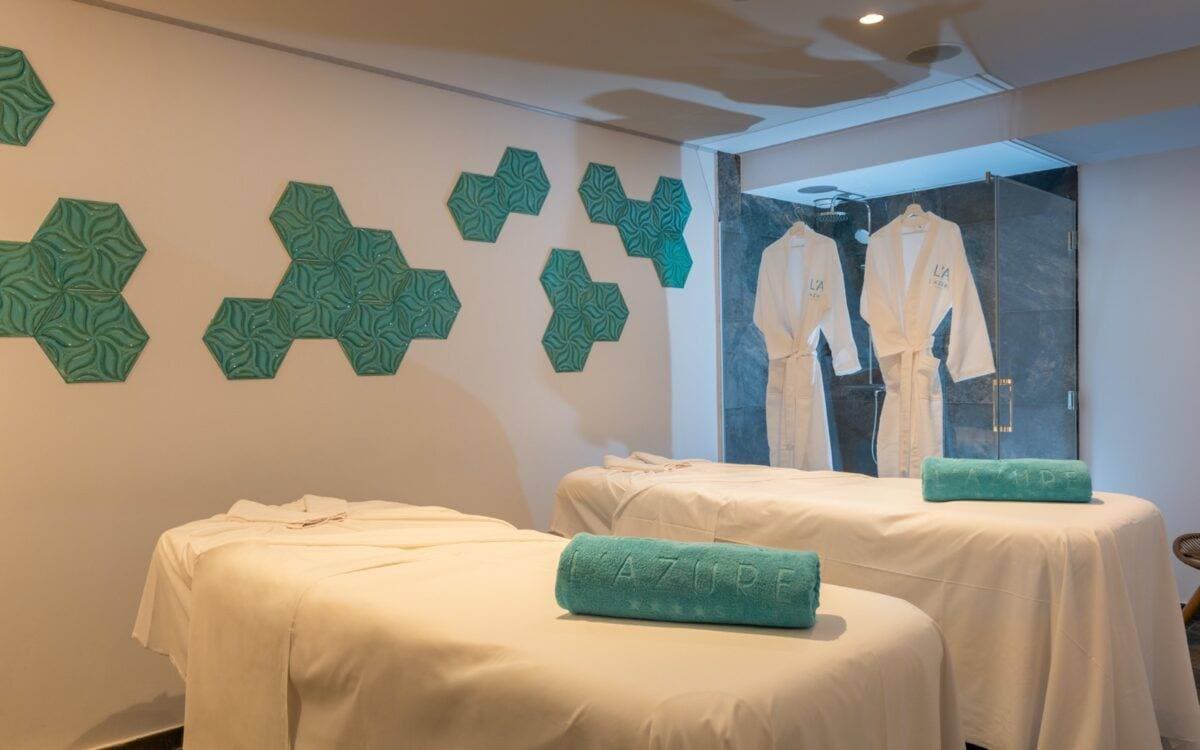 L'Azure Hotel 25