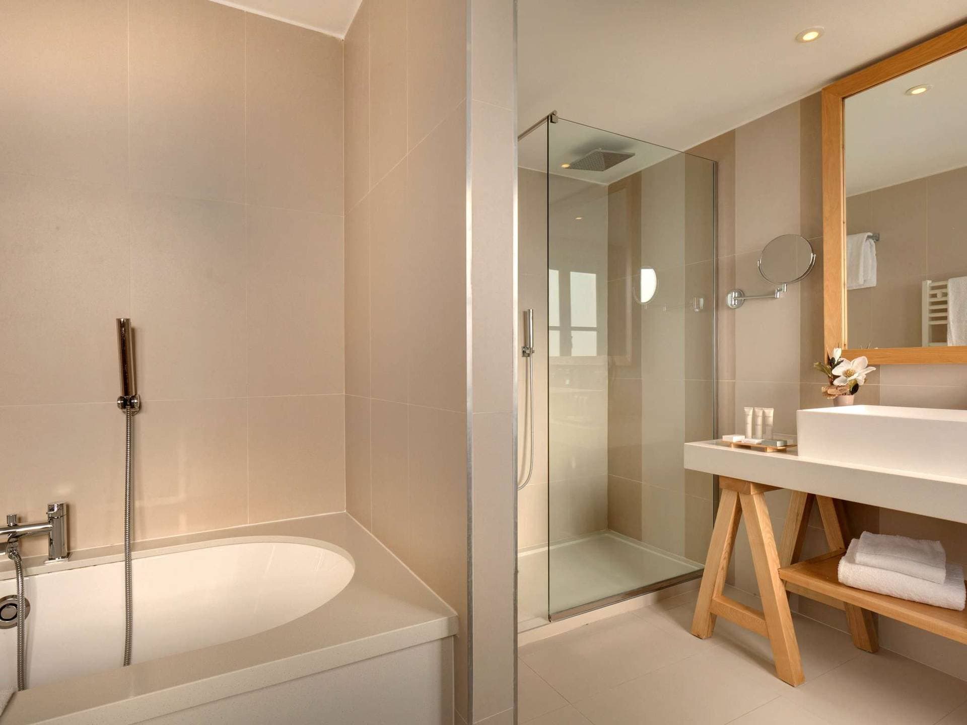 Mercure Maintenon 13