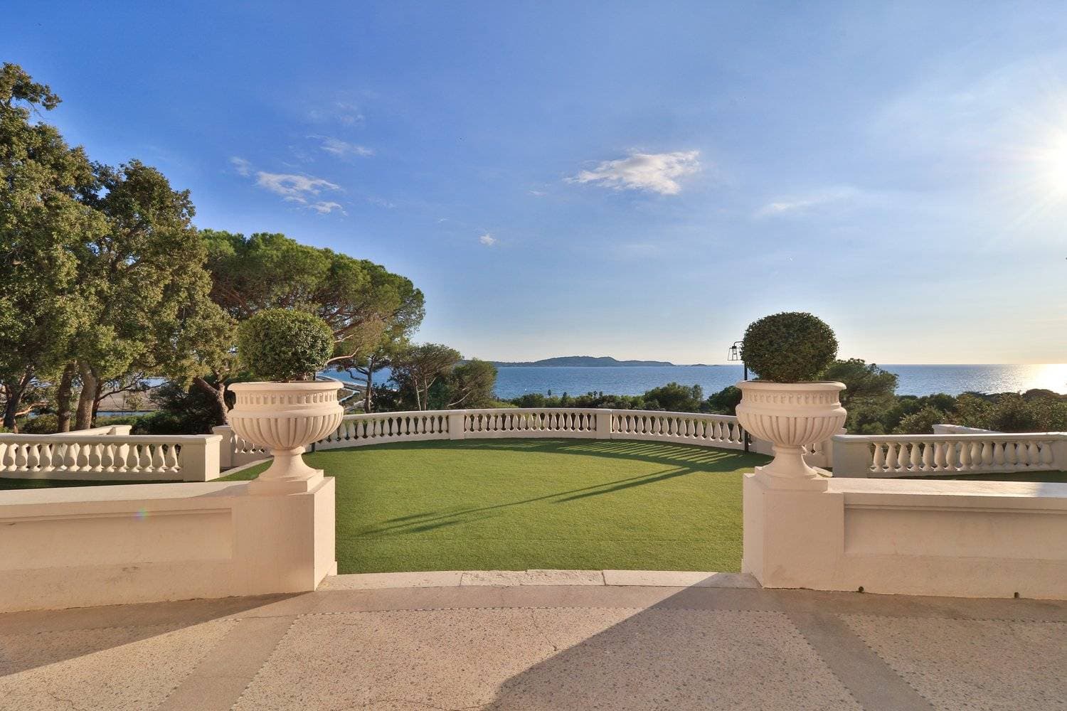 Castel Bay 12