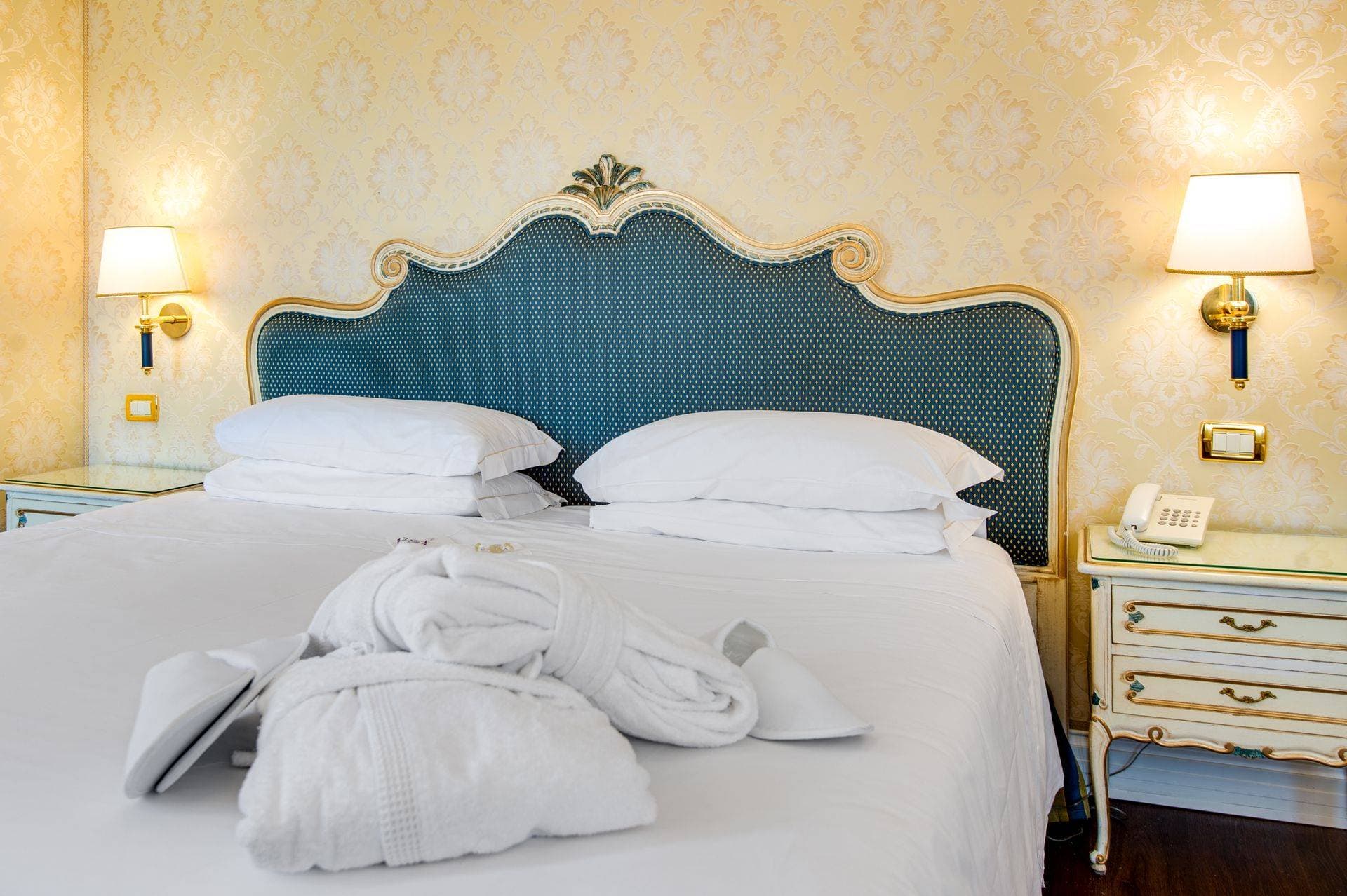 Hotel Antiche Figure 8
