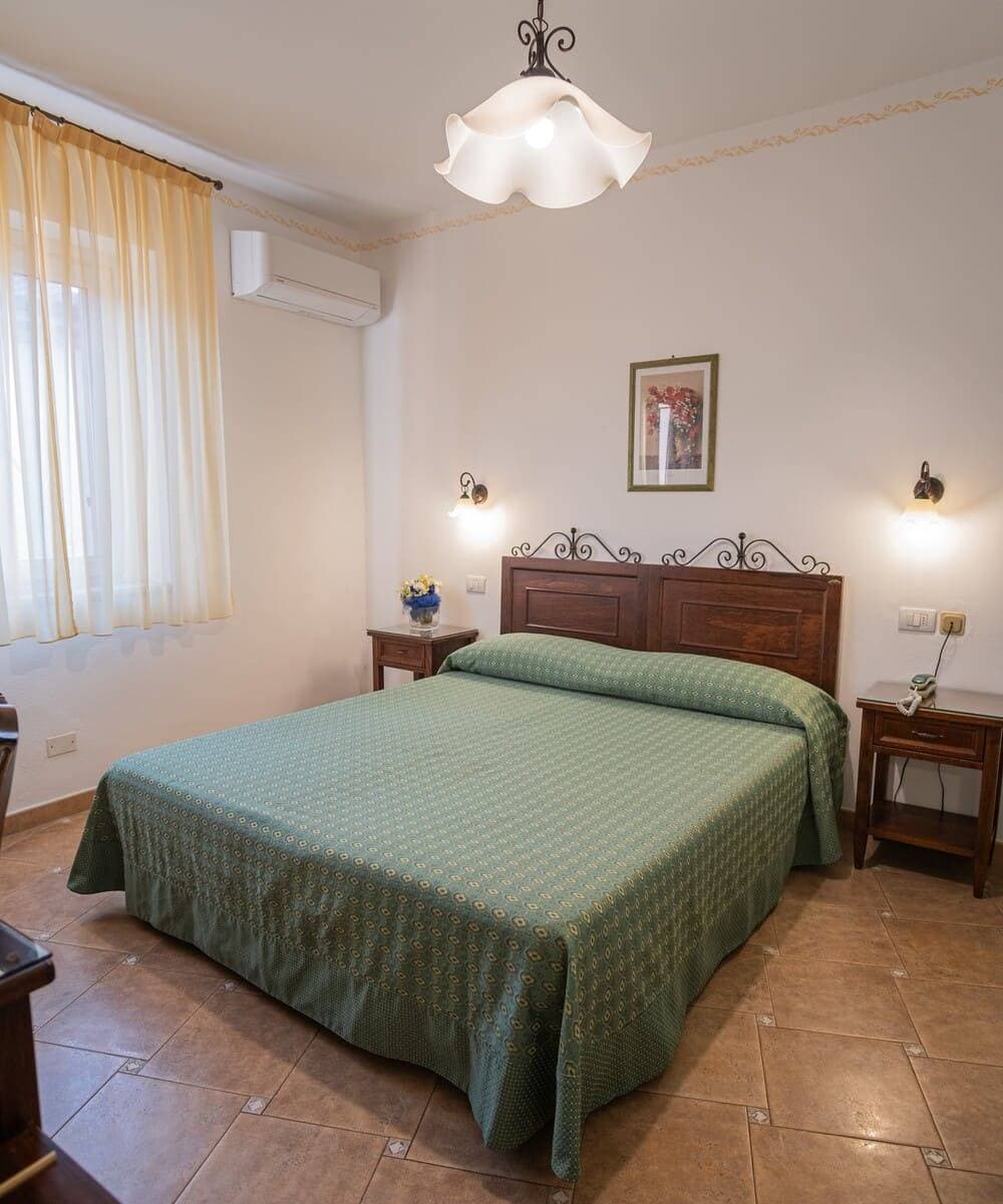Hotel Ristorante Borgo La Tana 8