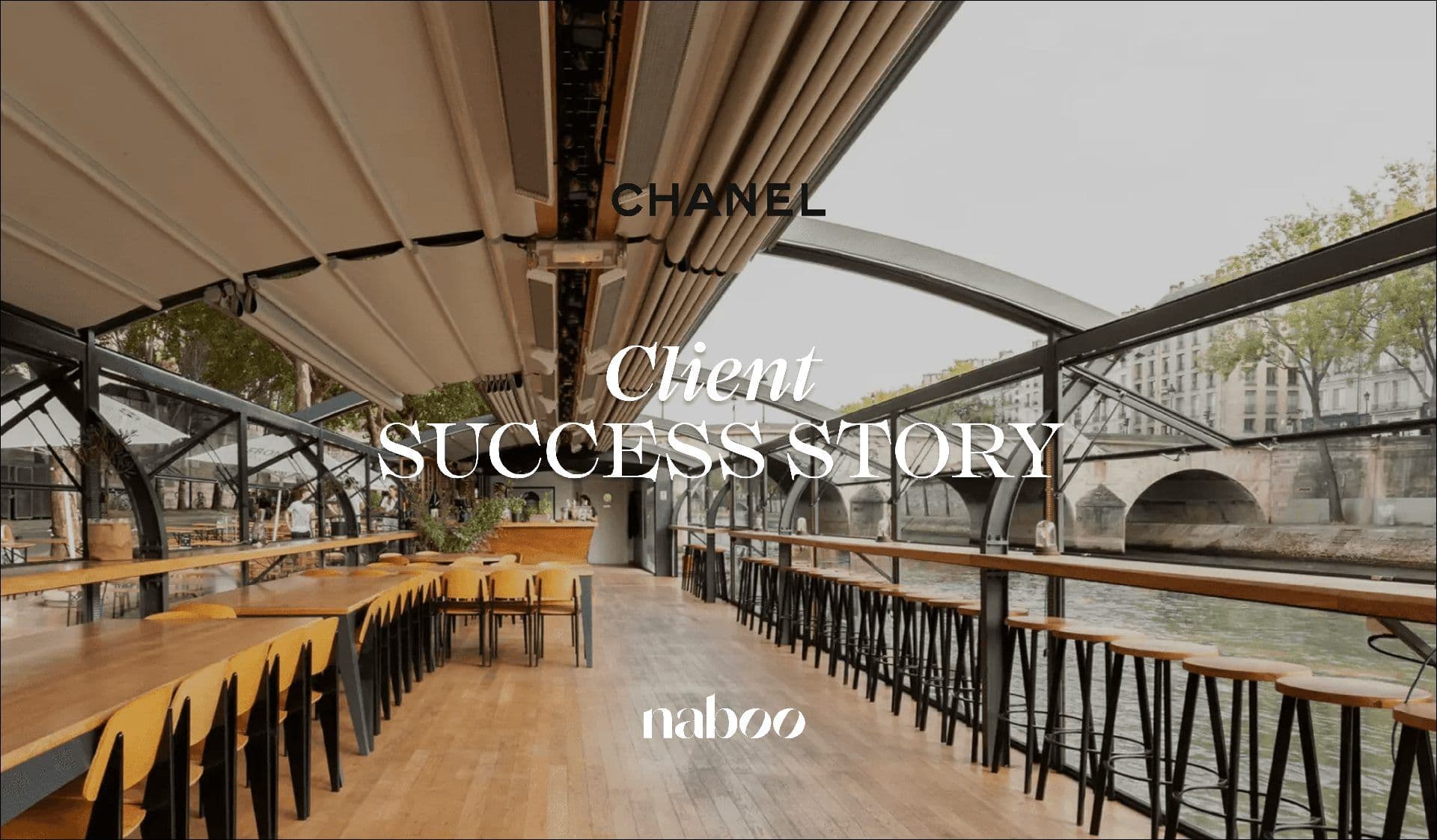 Spacious waterfront corporate event venue on a boat in Paris, with seating and city views.