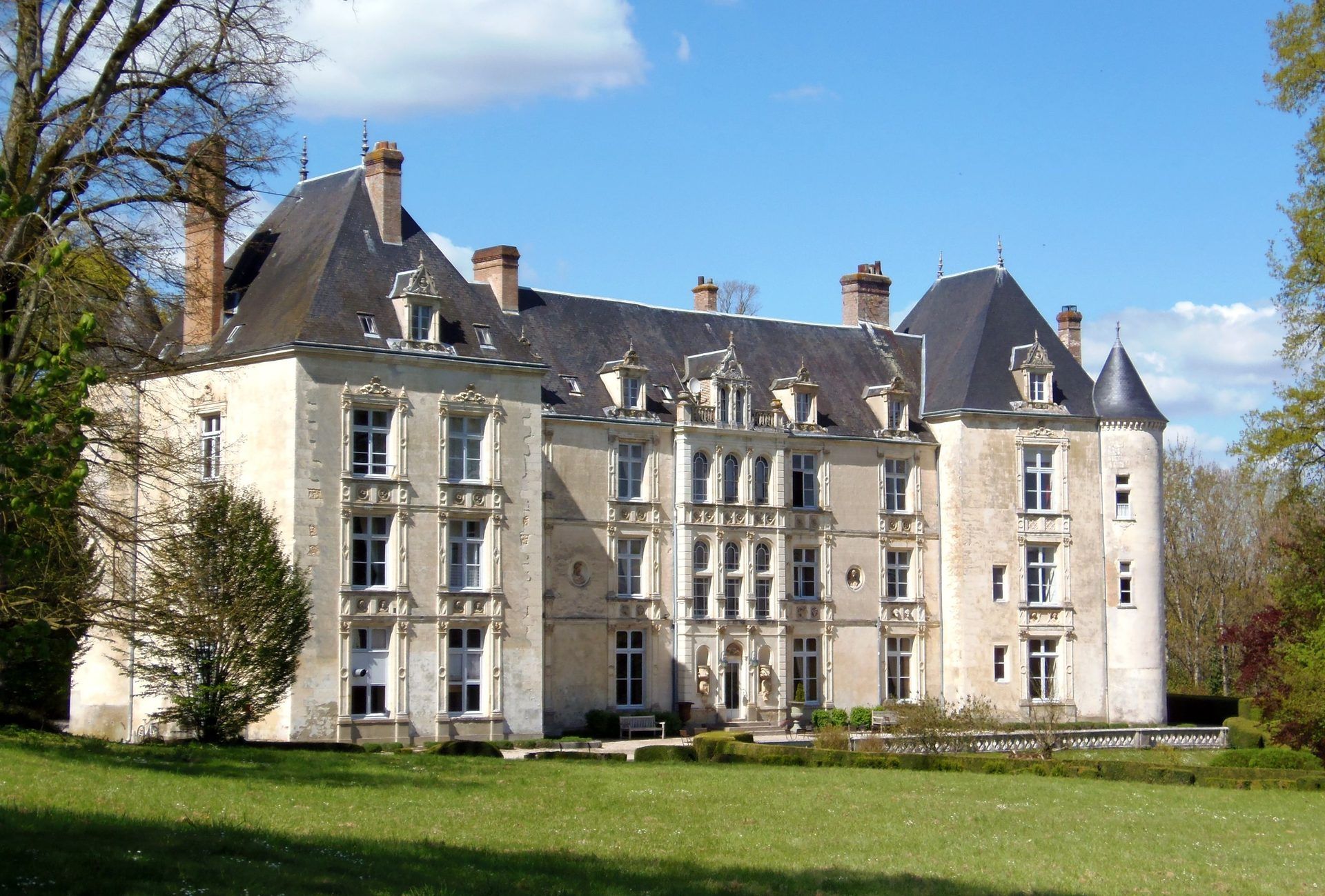 Book a mansion or chateau venue for your next event