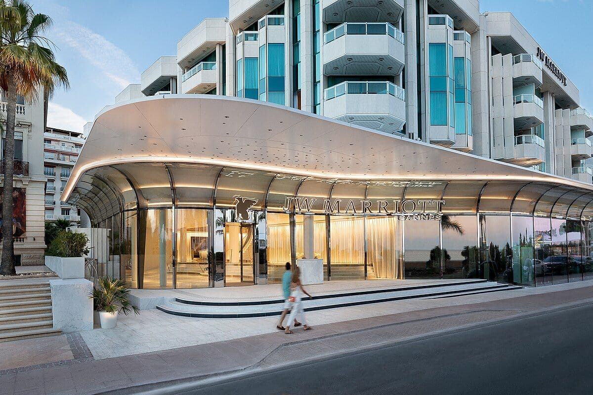 Modern glass entrance of the JW Marriott Cannes, an ideal corporate event venue for MICE events.