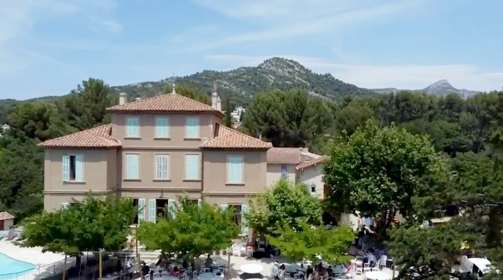 Elegant corporate event venue with outdoor dining, a pool, and mountain views in Marseille.