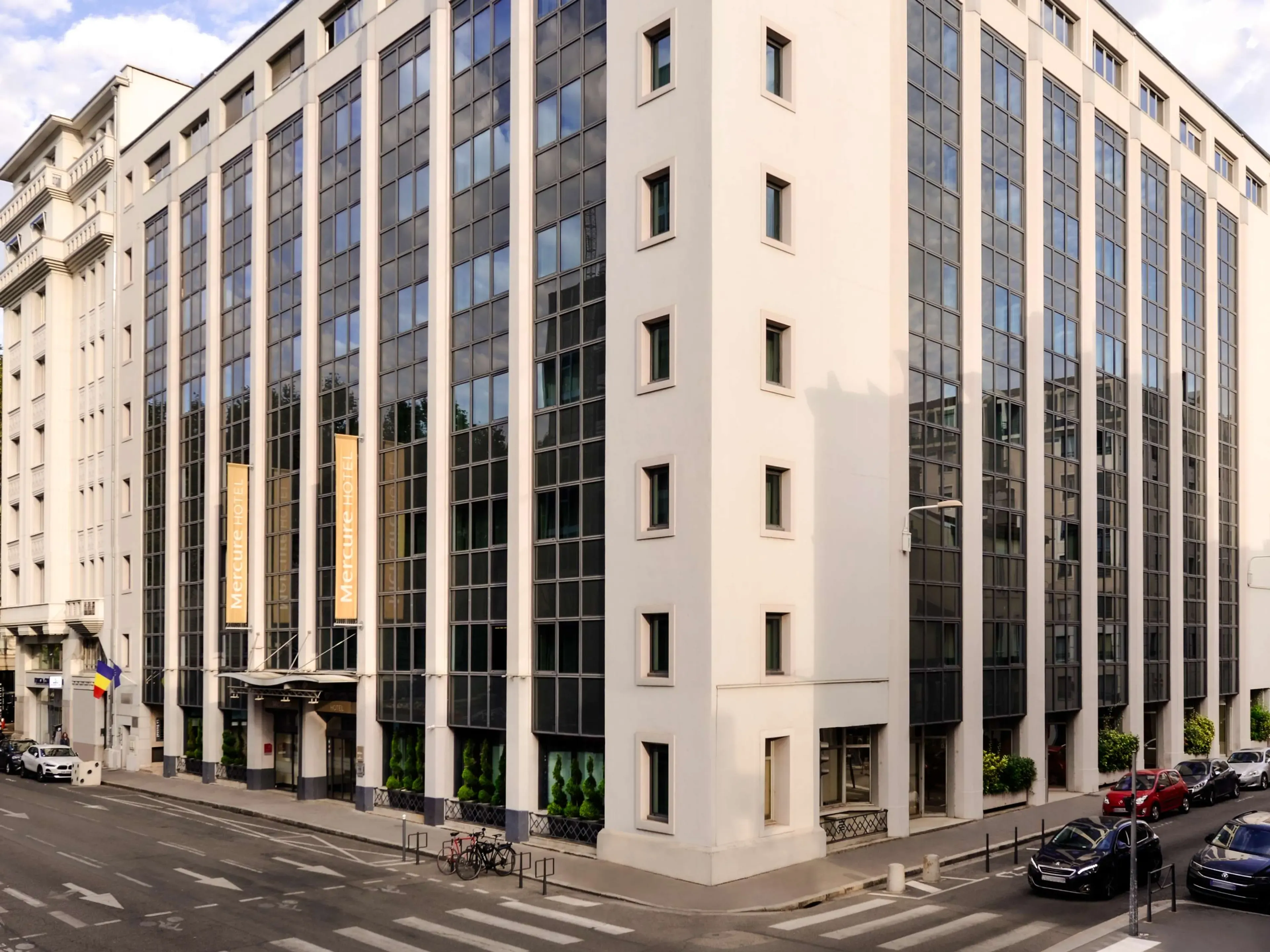 Exterior view of Mercure Hotel Lyon Centre Saxe Lafayette, a modern corporate event venue.