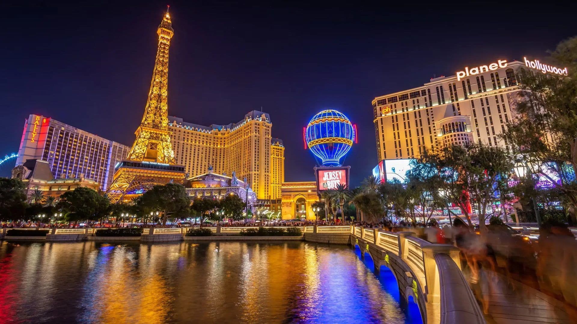 Organize a company event in Las Vegas