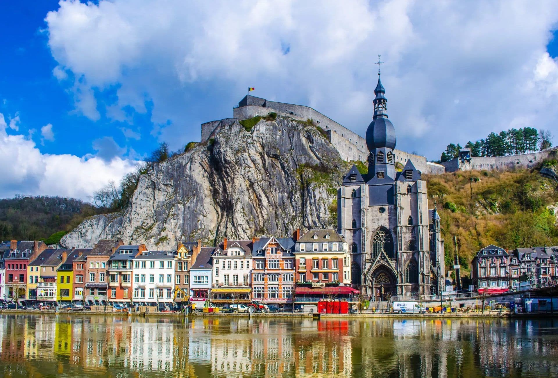 Louez une salle de réunion professionnelle à Namur