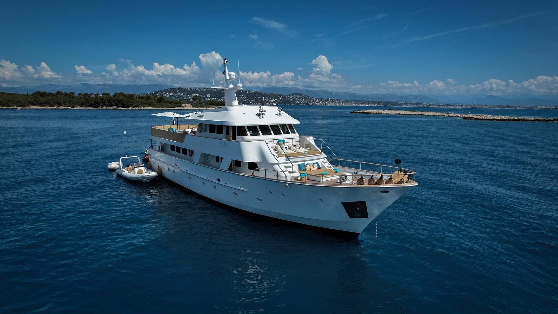 EVA Yacht for Charter 1