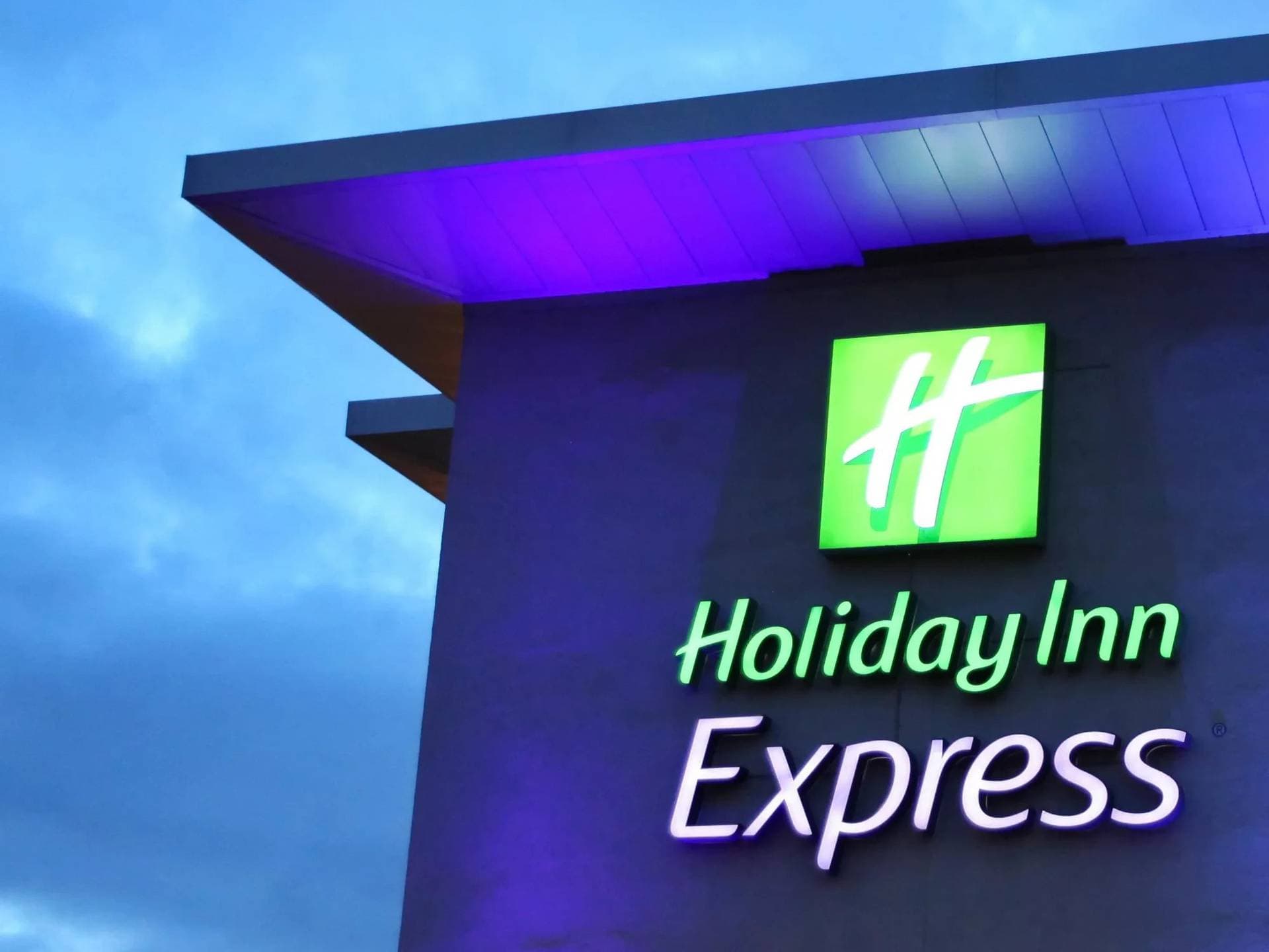 Holiday Inn Express Birmingham - Redditch 1