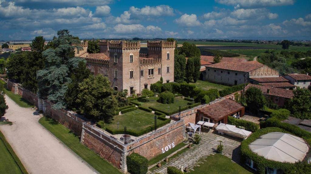 Relais Castello Bevilacqua 1