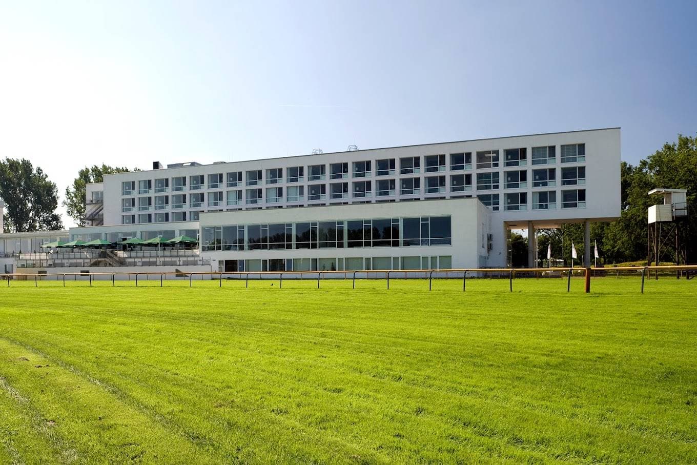 ATLANTIC Hotel Galopprennbahn 1