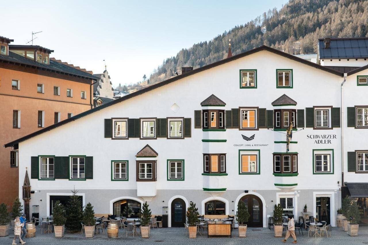 Schwarzer Adler | Concept Living 1