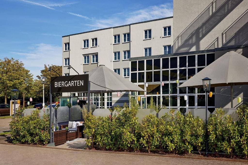 Courtyard by Marriott Dortmund 1