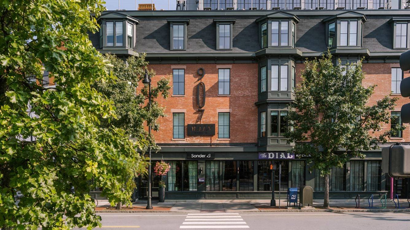 907 Main Hotel Central Square, Sonder 1