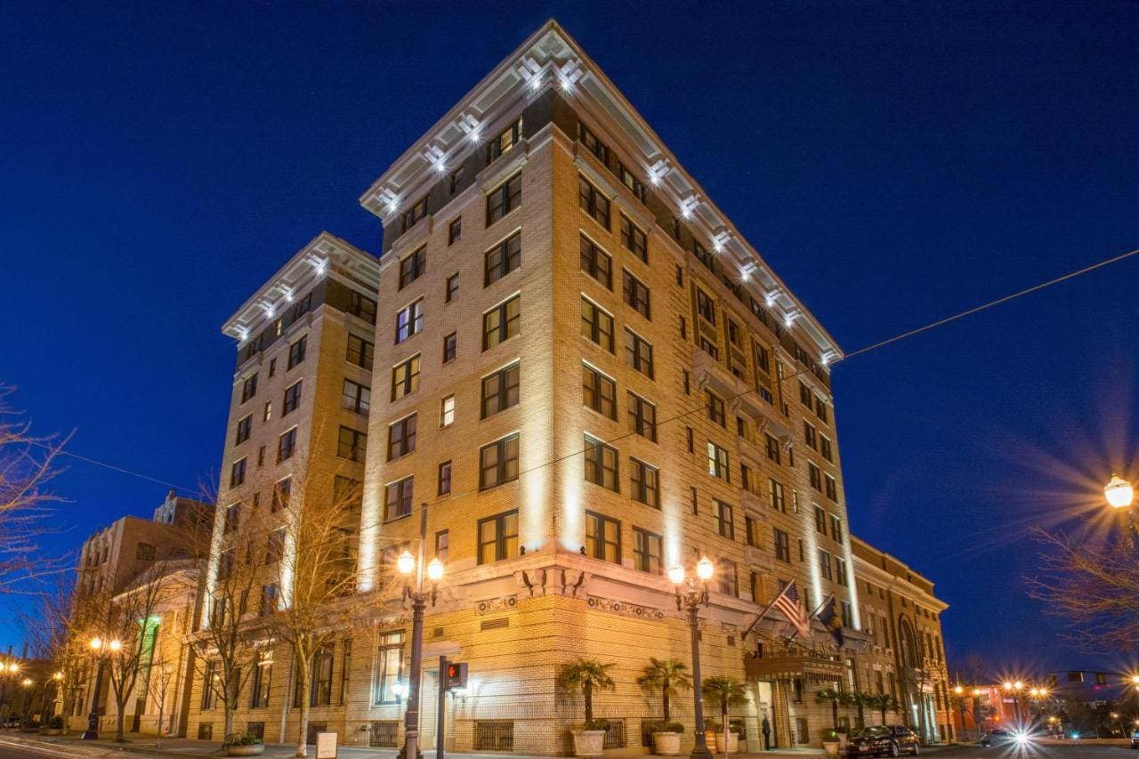 Hotel DeLuxe 1