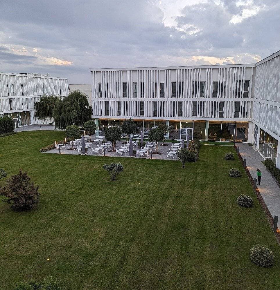 J Hotel 1