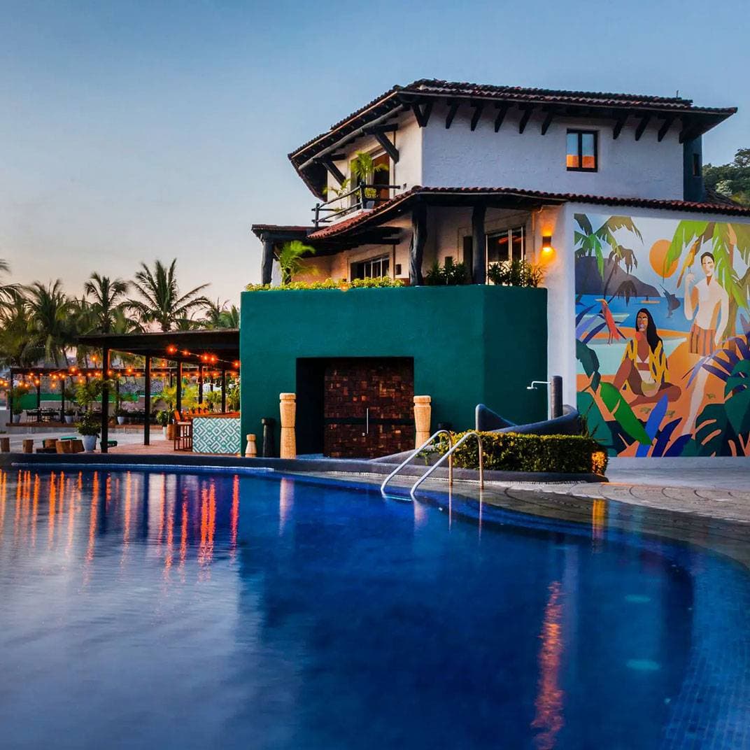 Thompson Zihuatanejo 1