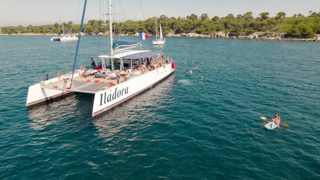 Maxi Catamaran Iladora 1