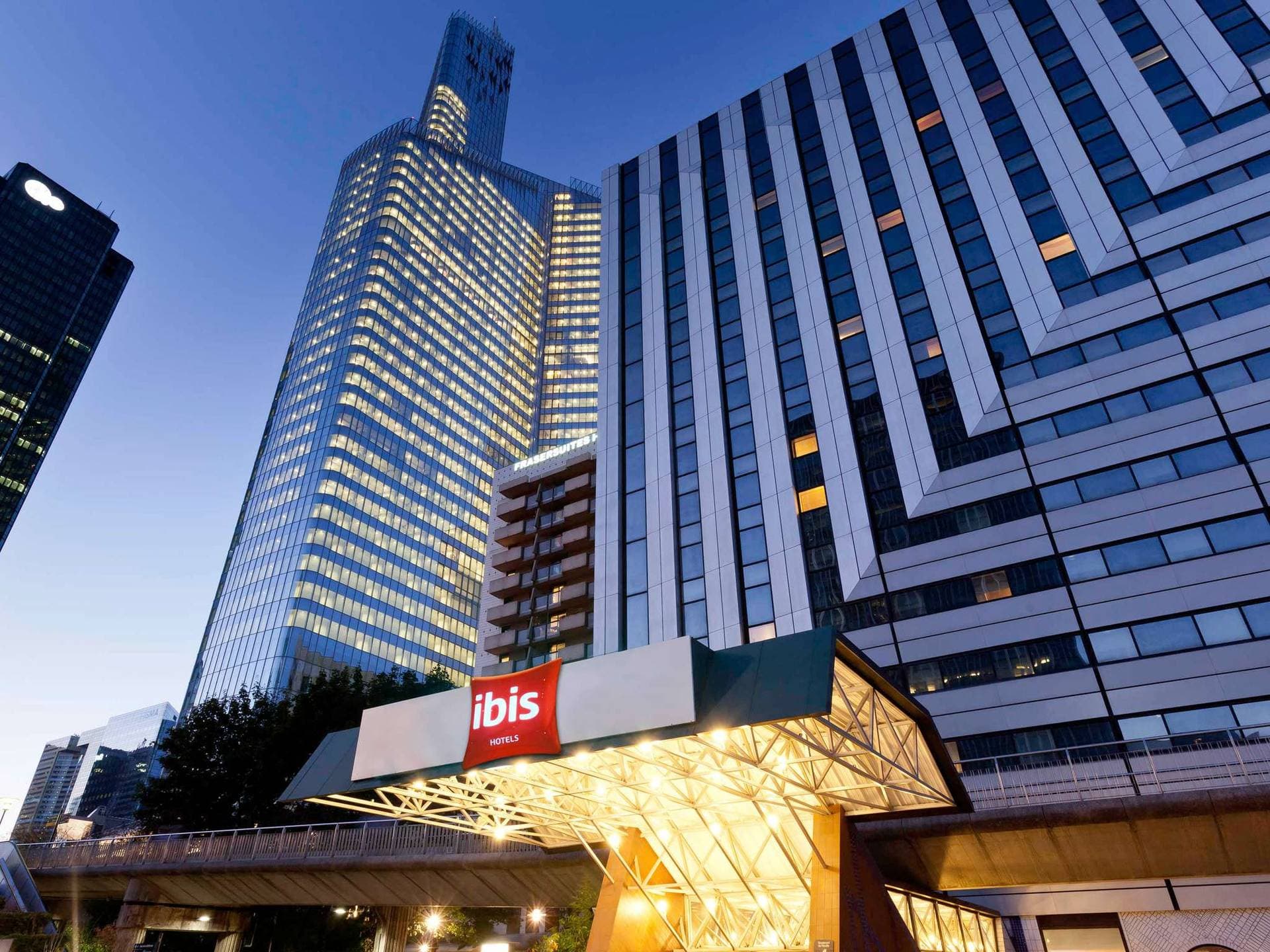 Hôtel ibis Paris La Défense Esplanade 1