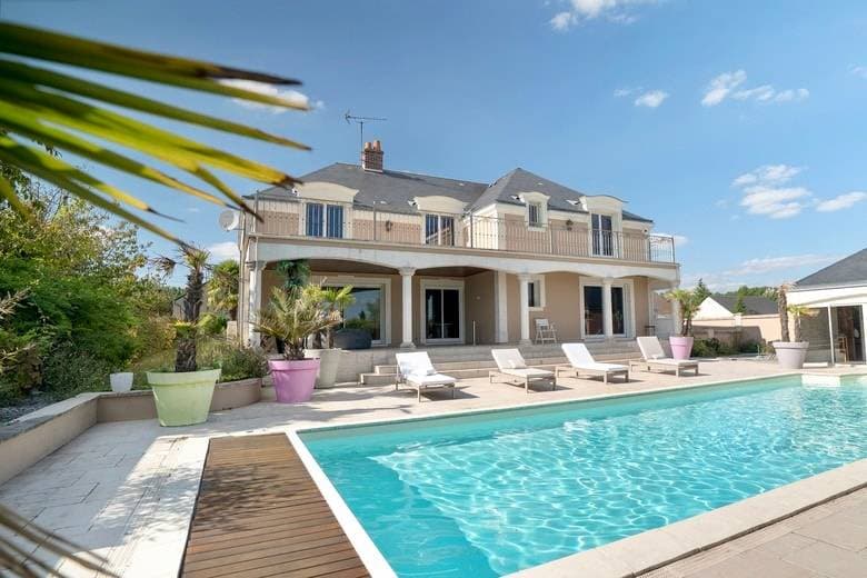 Maison d'affaires de Claire 1