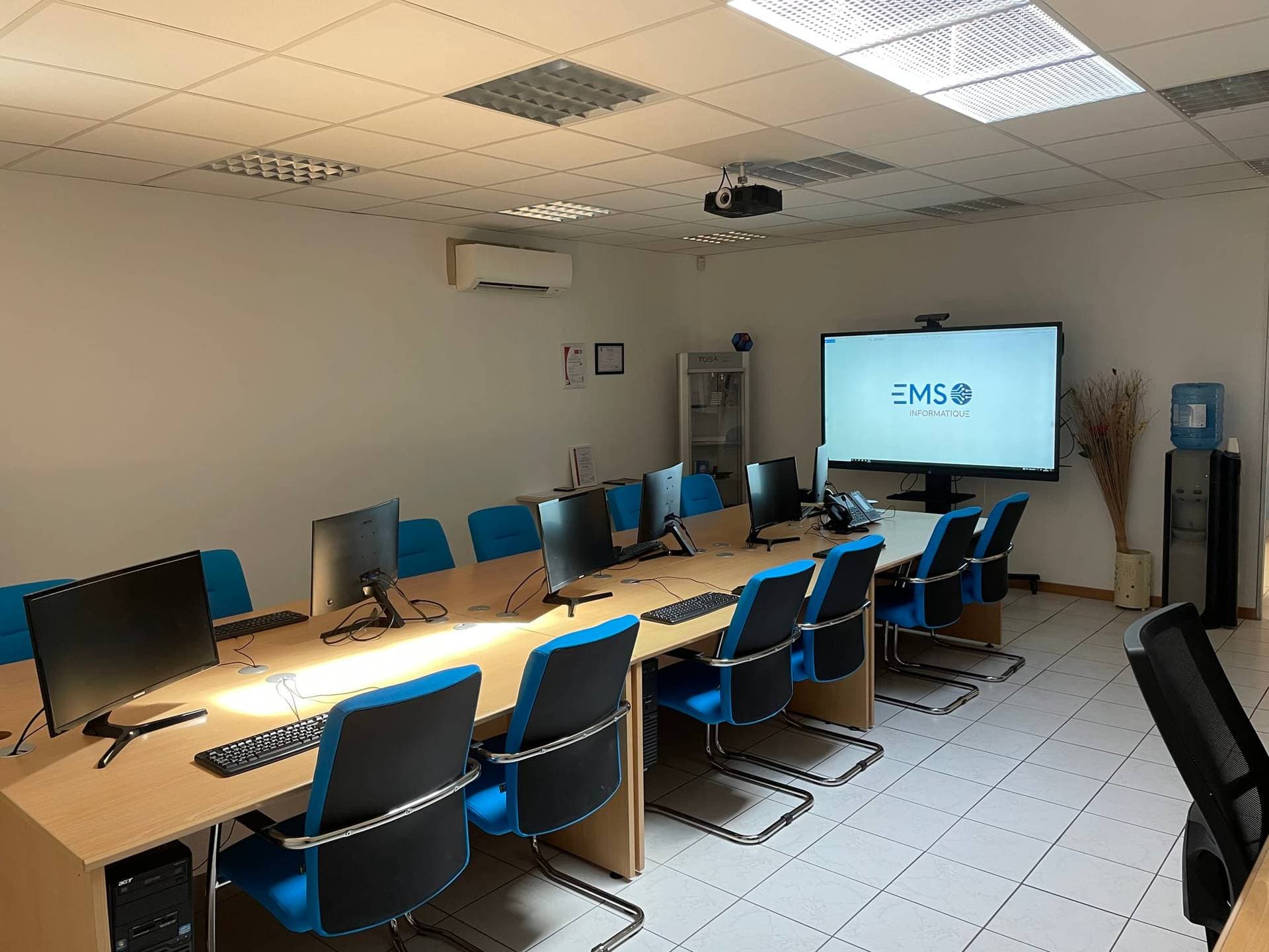 Salle Formation / réunion EMS Informatique 1