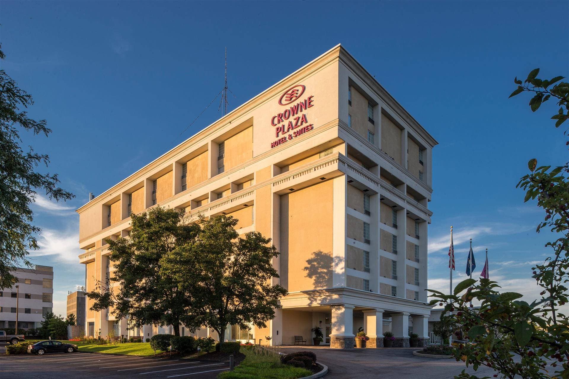 Crowne Plaza Suites Pittsburgh South 1