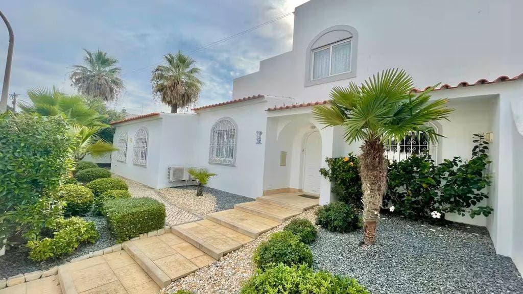 Aveiros Beach House 1