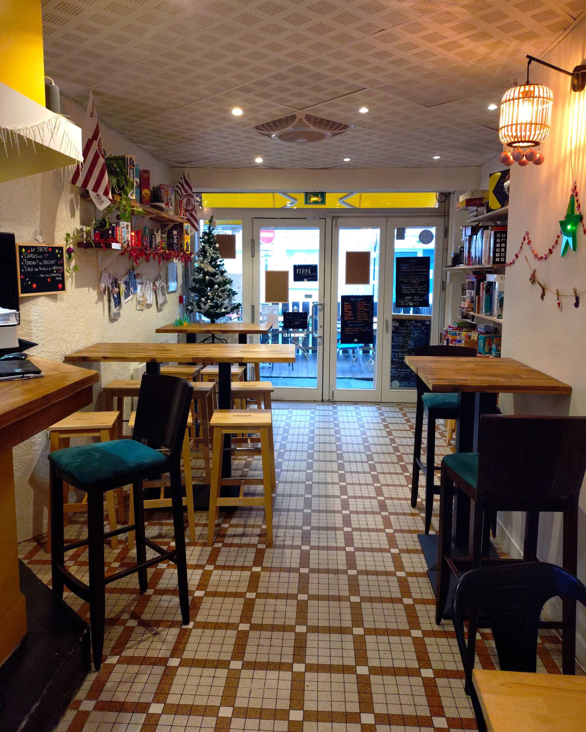 L'OCNI Restaurant - Bar à jeux 1