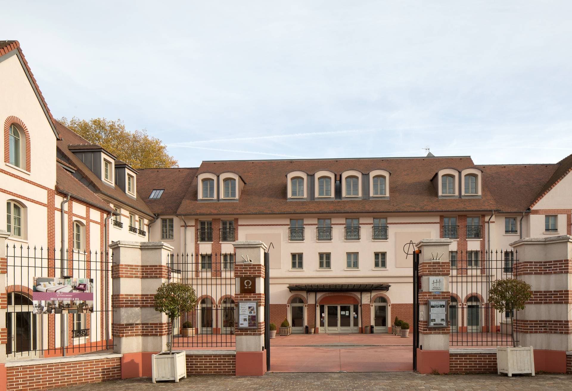 Mercure Maintenon 1